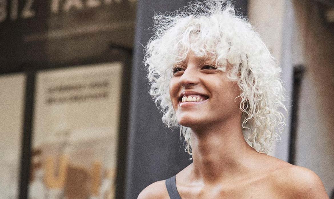Las mechas para pelo corto más atrevidas del panorama son en clave platino y pastel. La línea Pure Blonde Excellence de L’Oréal Paris será tu aliada imprescindible.